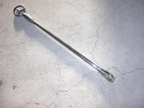 Corner pole for MERCEDES